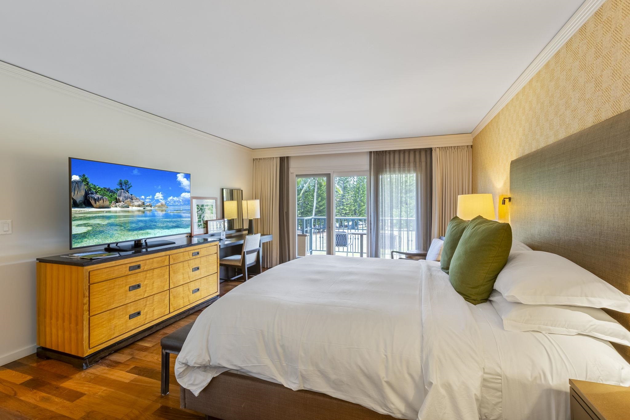 1 Ritz Carlton Drive, Unit 122123 Lahaina, HI 96761 - Photo 15 of 50 a bedroom with a bed and large windows