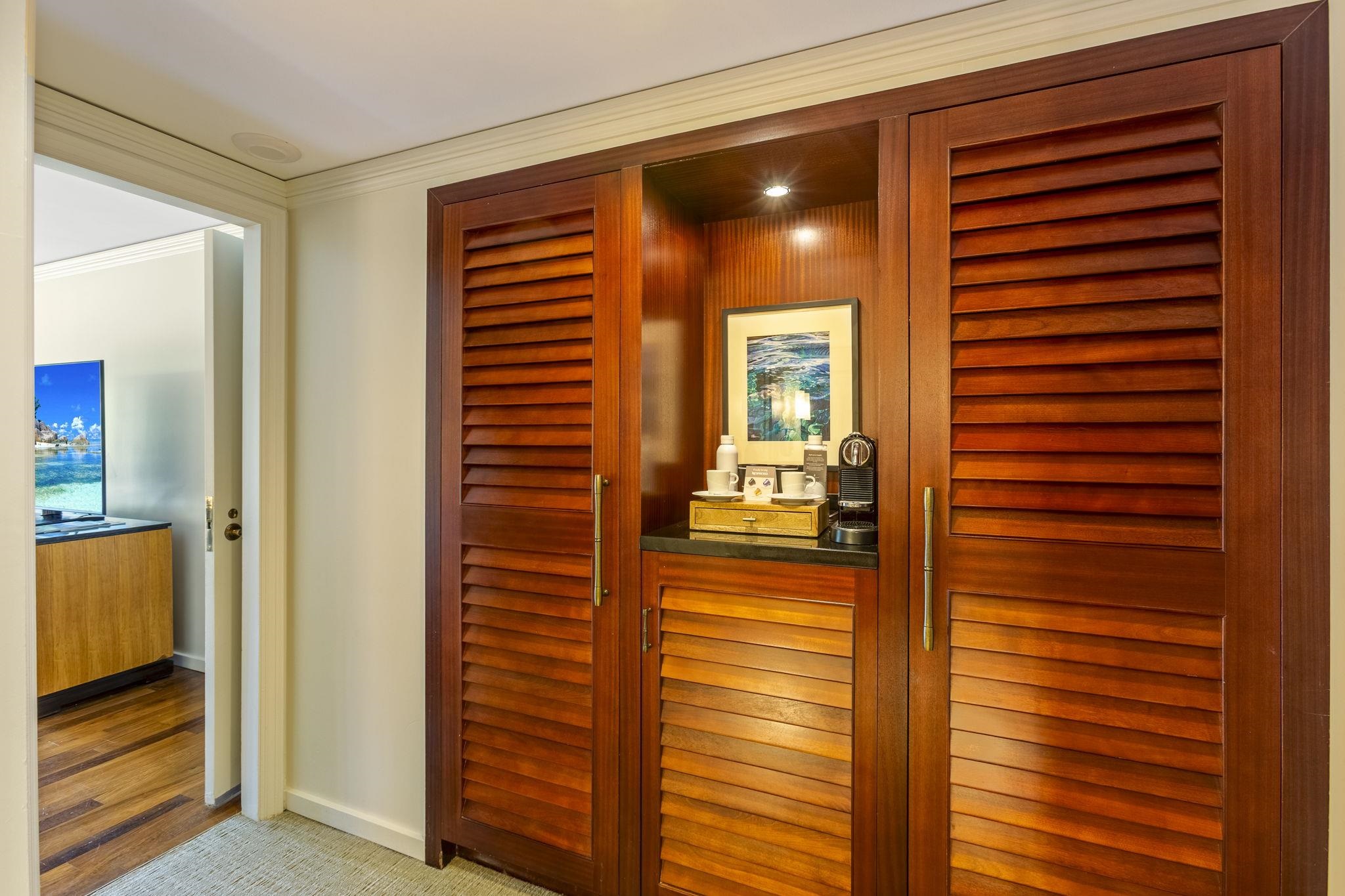 1 Ritz Carlton Drive, Unit 122123 Lahaina, HI 96761 - Photo 22 of 50 a view of a bedroom from the hallway