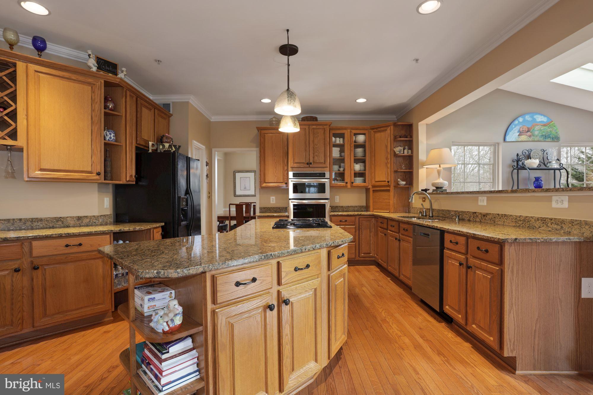 9411 Merkel Road Bowie, MD 20715 - Photo 9 of 42 Granite Island and Pendant Lighting