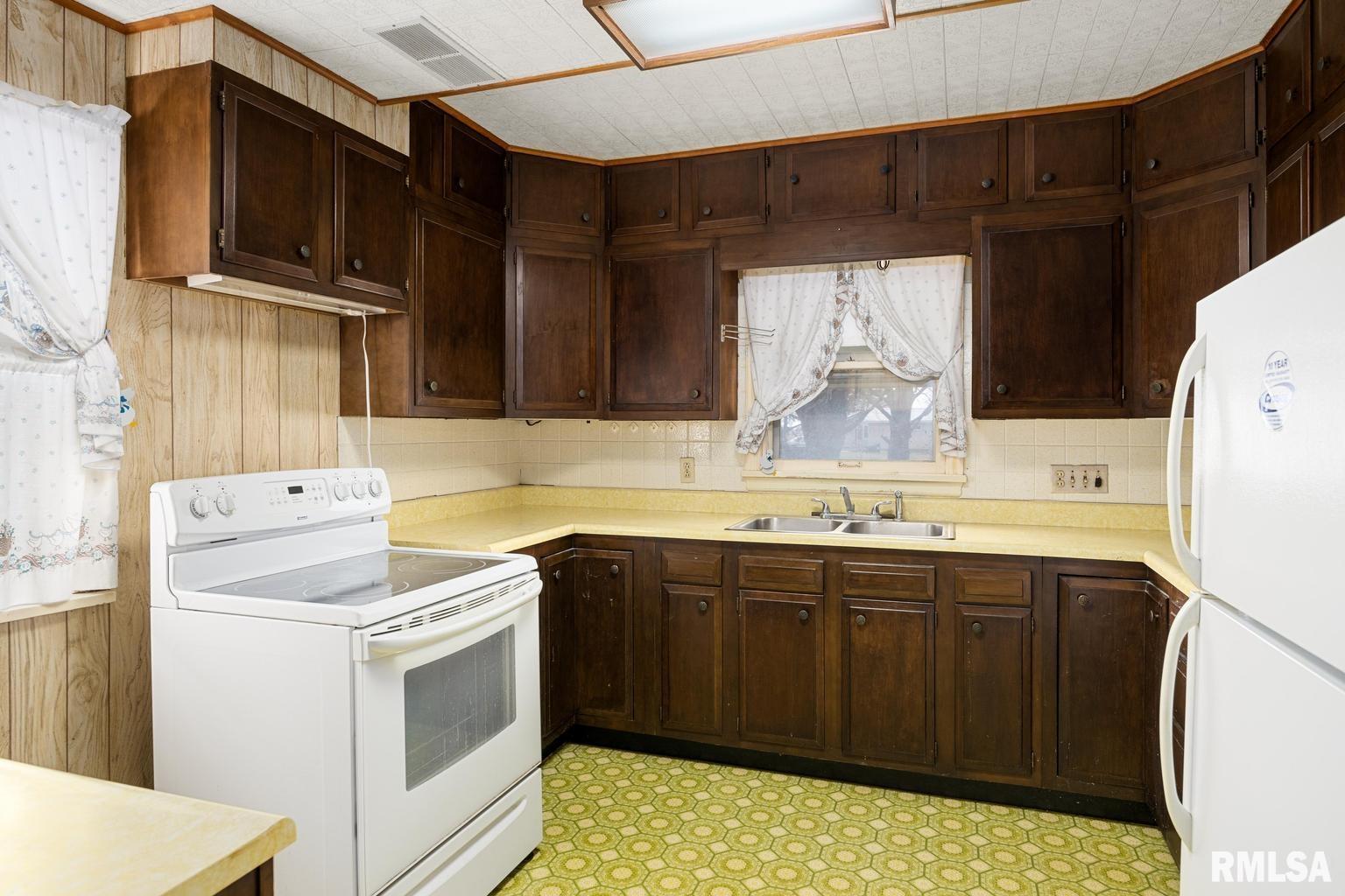 309 North Trivoli Road Trivoli, IL 61569 - Photo 10 of 27