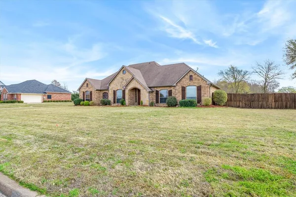 a view of house that has garden