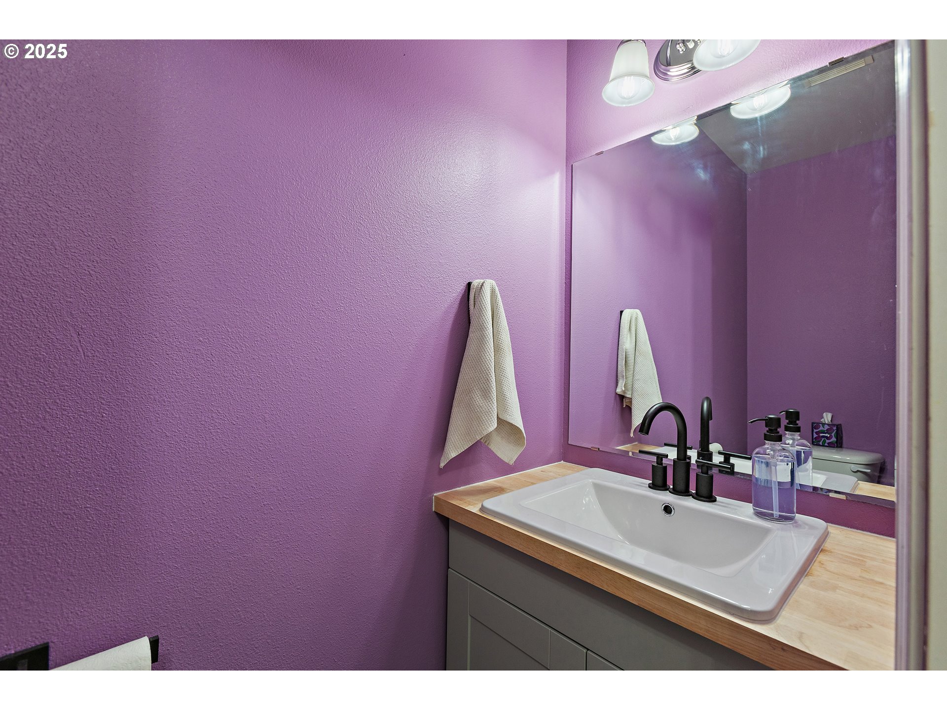 7771 St Charles Street Northeast Keizer, OR 97303 - Photo 20 of 42 a bathroom with a sink vanity and mirror