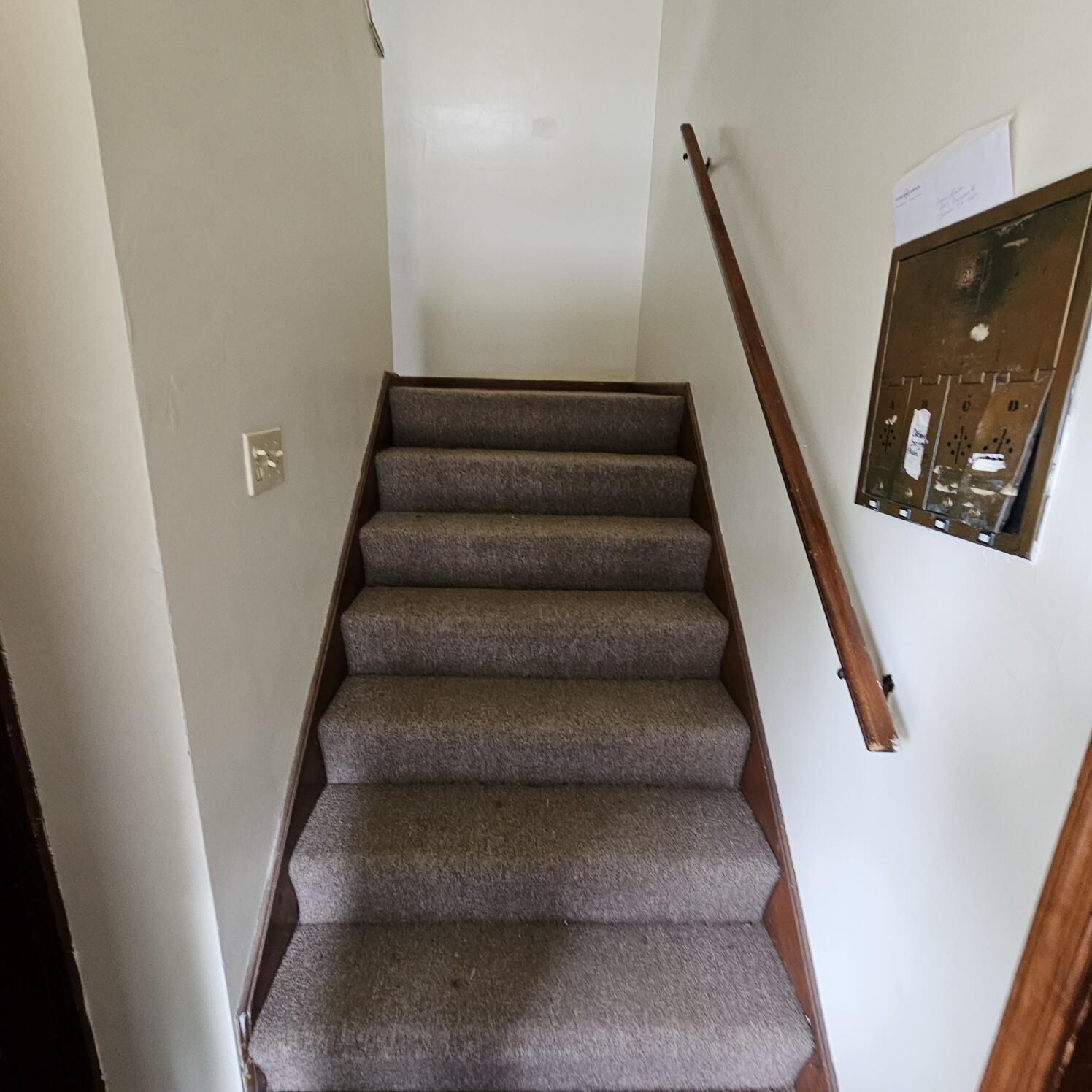 1147 South Cassingham Road, Unit ABCD Columbus, OH 43209 - Photo 4 of 31 1147IntHall2