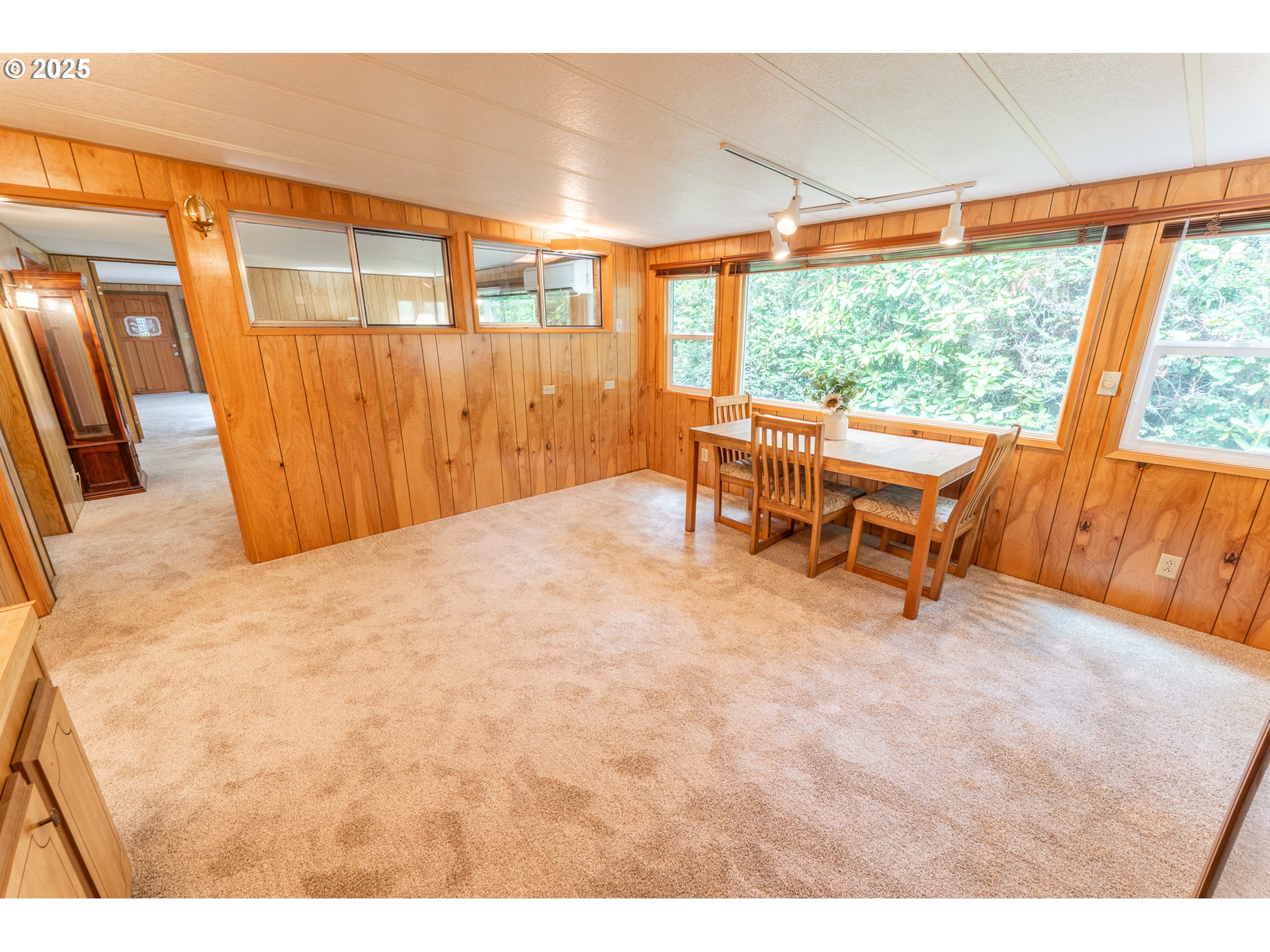 1600 Rhododendron Drive, Unit 207 Florence, OR 97439 - Photo 18 of 43 Dining Room