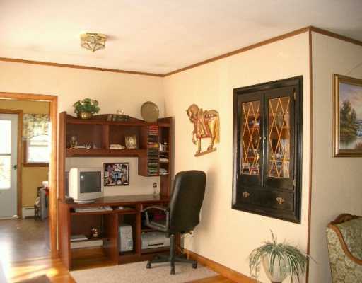 609 Main Road Tiverton, RI 02878 - Photo 5 of 5 Studio/Study/Office.