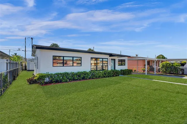 a view of a yard in front of a house
