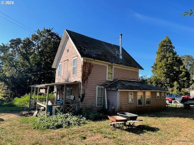 541 Churchman Street Willamina, OR 97396 - Photo 2 of 6 a front view of a house with garden