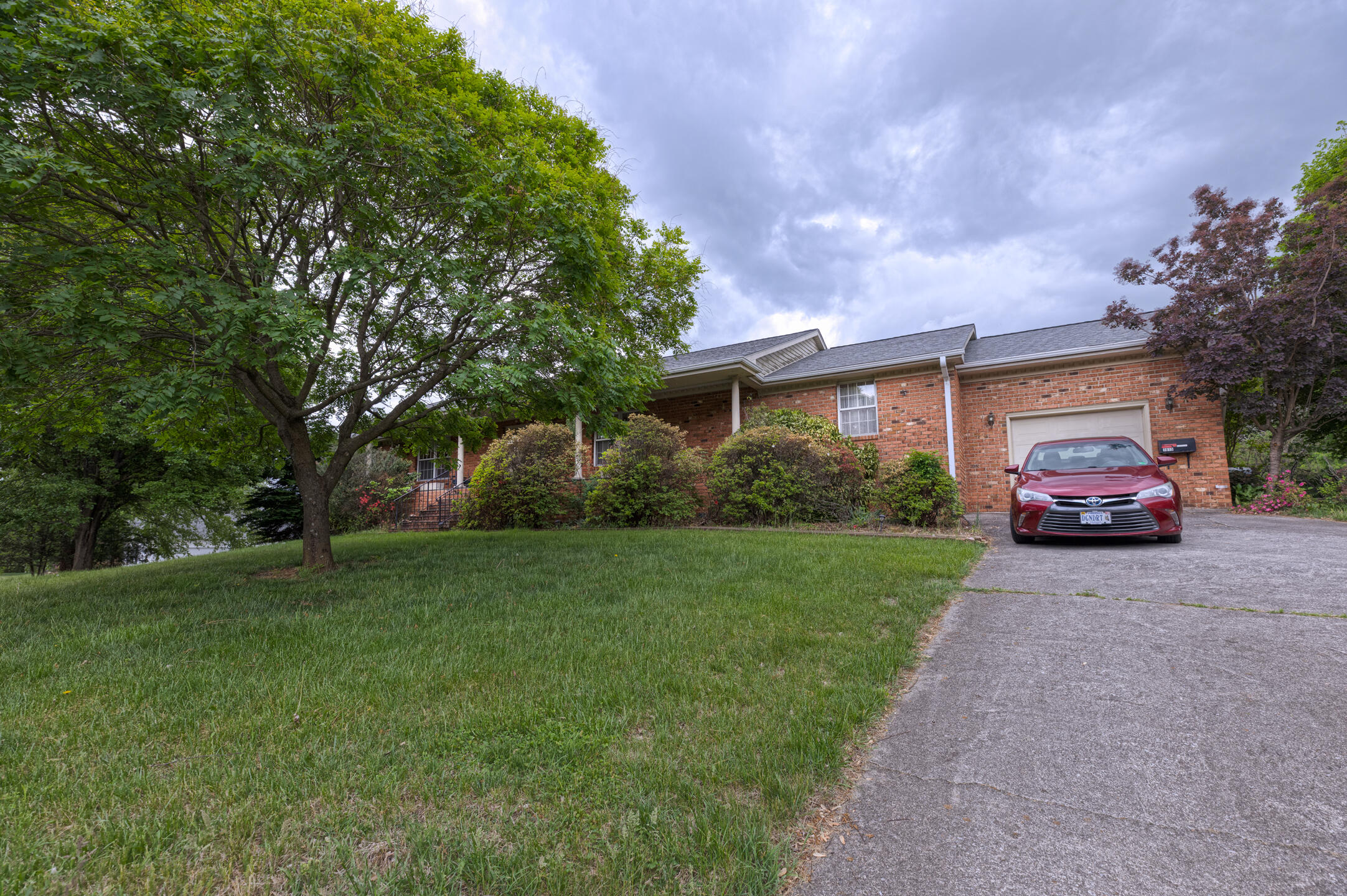 1615 Deyerle Road Southwest Roanoke, VA 24018 - Photo 1 of 43 02
