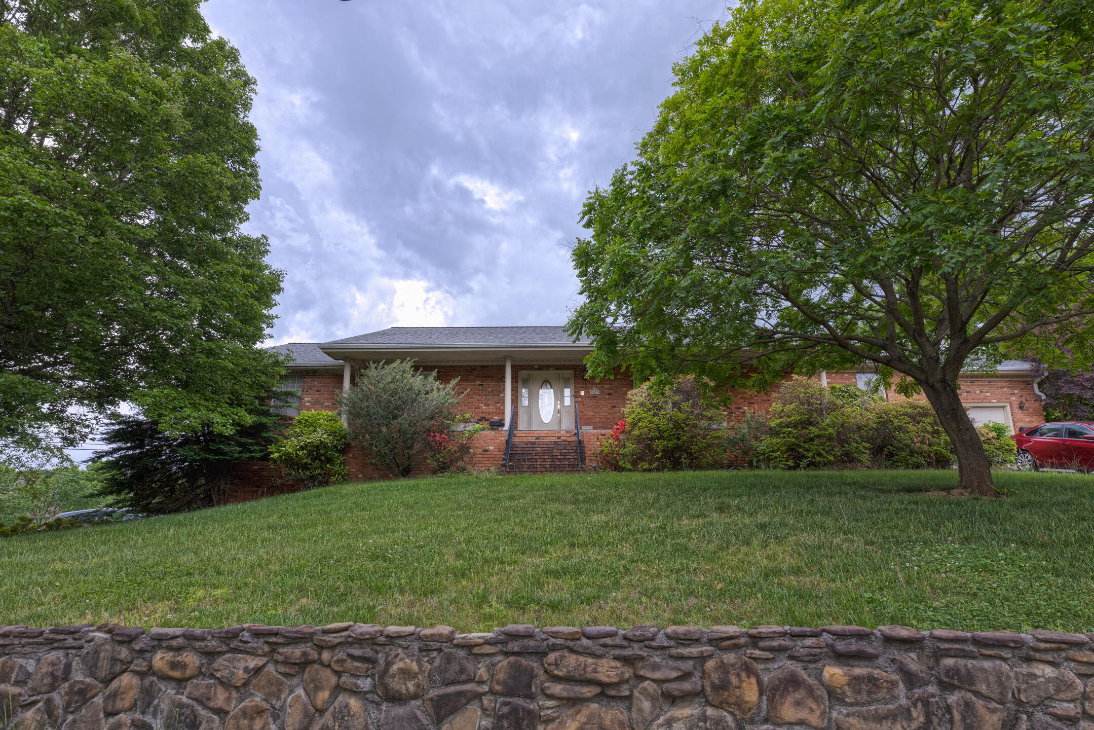 1615 Deyerle Road Southwest Roanoke, VA 24018 - Photo 2 of 43 01