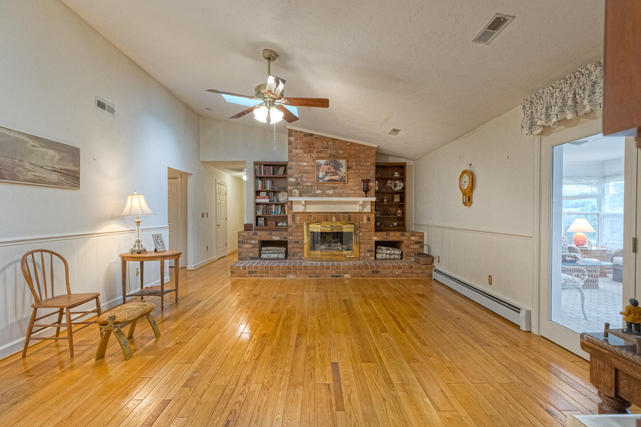 1615 Deyerle Road Southwest Roanoke, VA 24018 - Photo 4 of 43 04