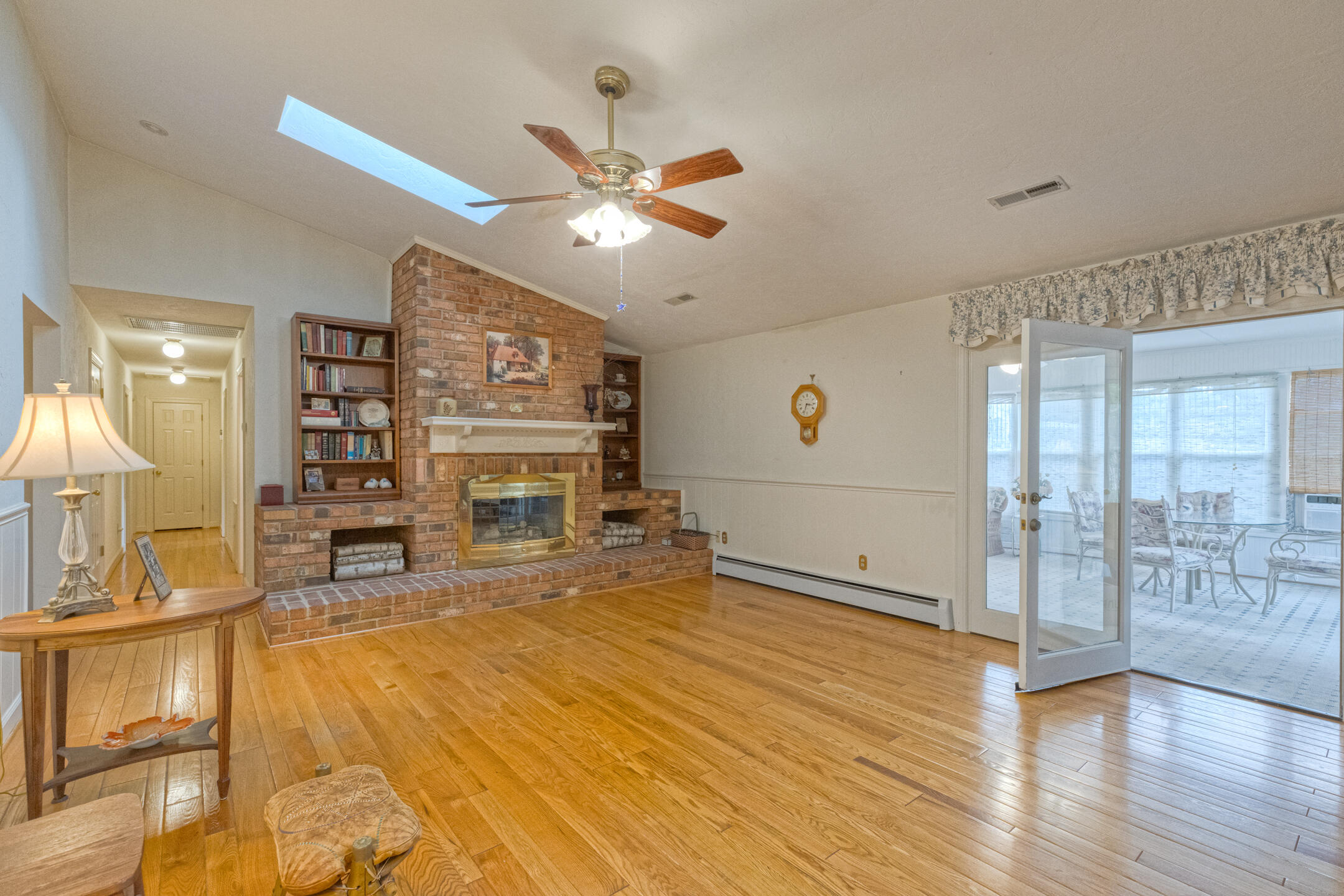 1615 Deyerle Road Southwest Roanoke, VA 24018 - Photo 5 of 43 05
