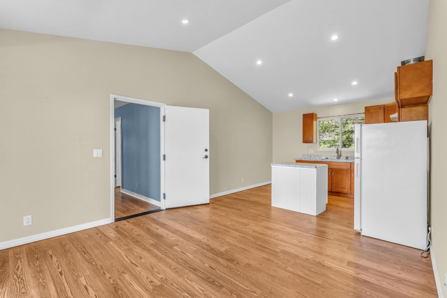 425 Vía Del Rey Monterey, CA 93940 - Photo 13 of 34