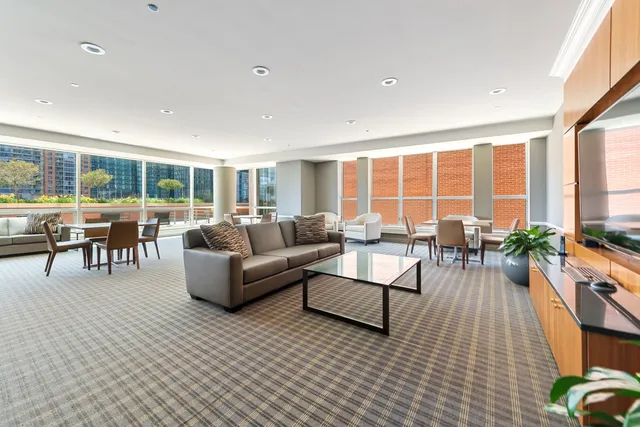 $5,600 | 415 East North Water Street, Unit 1102, Chicago, IL 60611