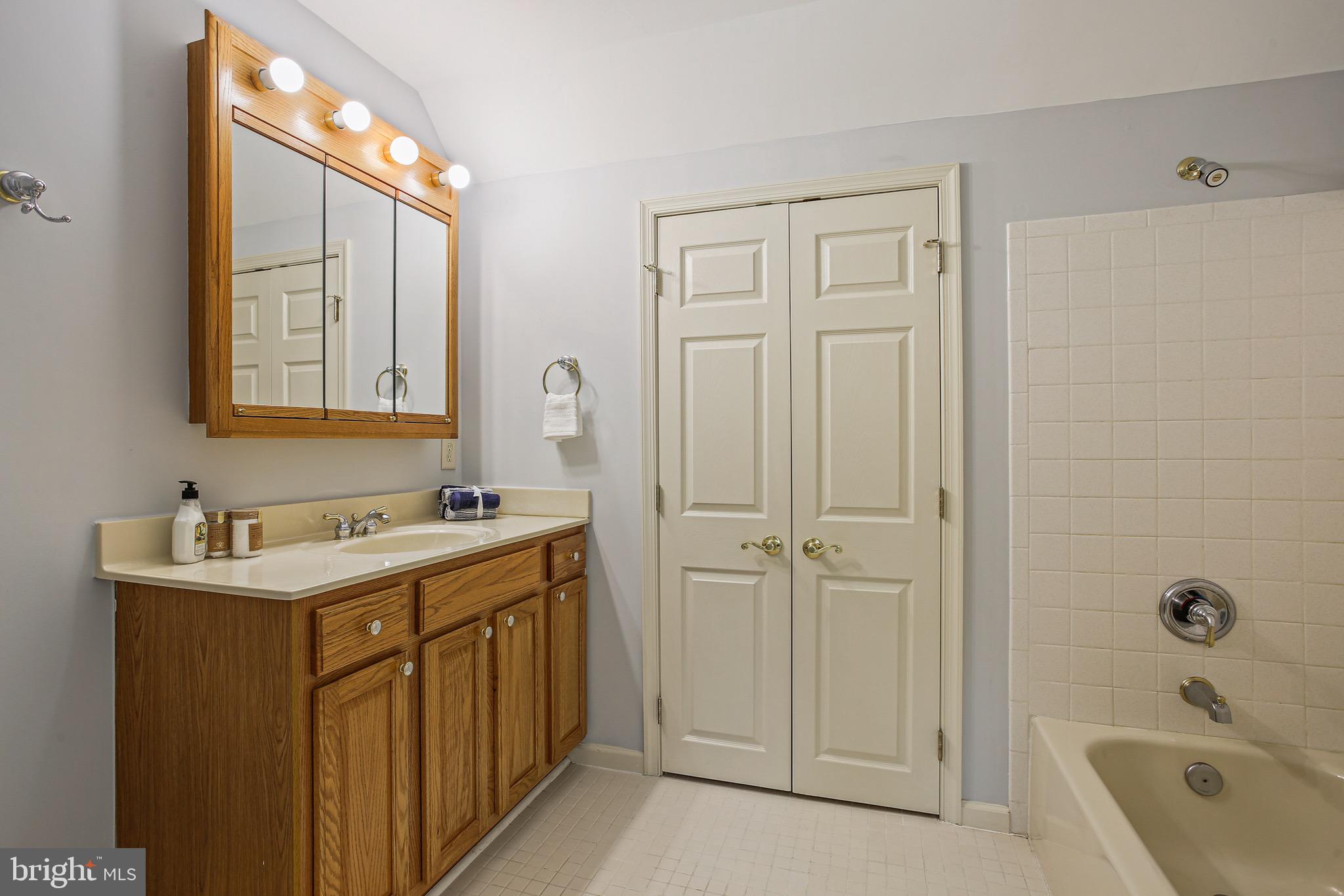 2009 Woodland Road Annapolis, MD 21409 - Photo 23 of 46 Upper level full bath
