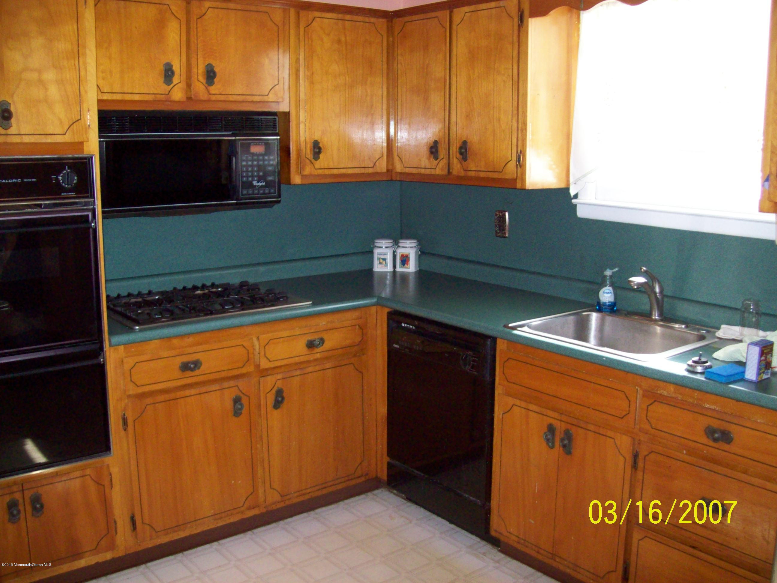 13 Westbrook Road Howell, NJ 07731 - Photo 4 of 12 100_1794