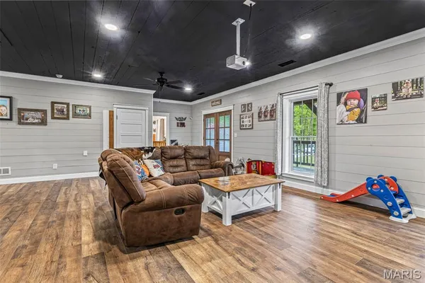 $750,000 | 13774 Mammoth Road, De Soto, MO 63020