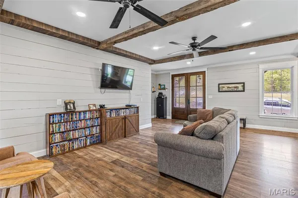 $750,000 | 13774 Mammoth Road, De Soto, MO 63020