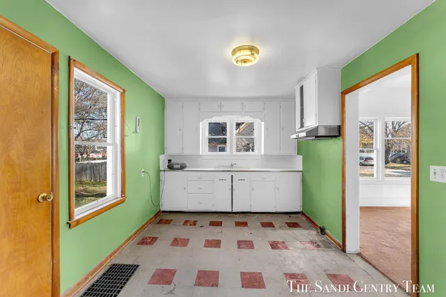 $369,900 | 317 Elliott Avenue, Grand Haven, MI 49417