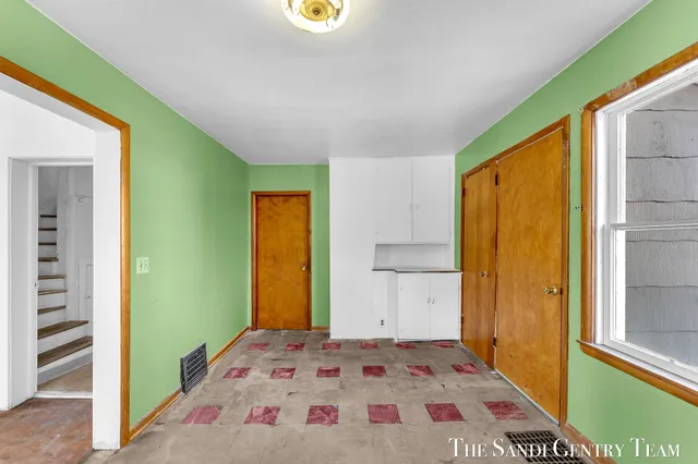 $369,900 | 317 Elliott Avenue, Grand Haven, MI 49417