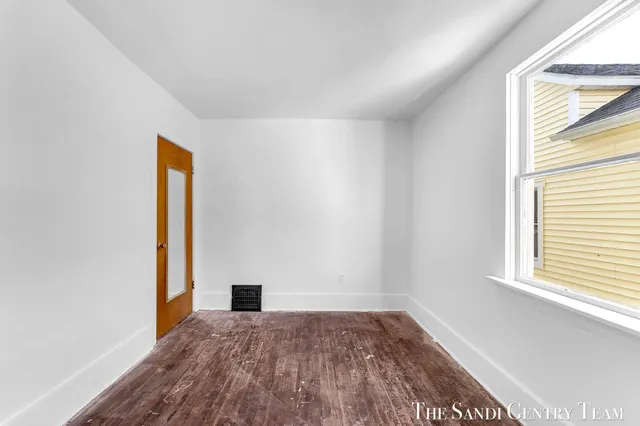 $369,900 | 317 Elliott Avenue, Grand Haven, MI 49417