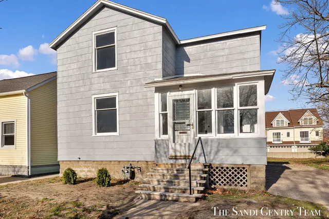 $369,900 | 317 Elliott Avenue, Grand Haven, MI 49417