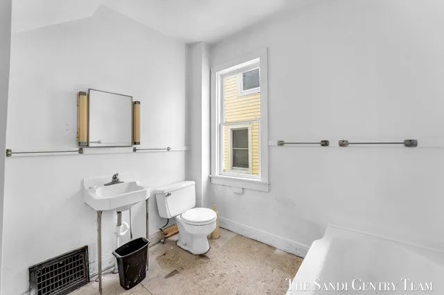 $369,900 | 317 Elliott Avenue, Grand Haven, MI 49417