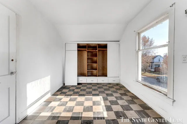 $369,900 | 317 Elliott Avenue, Grand Haven, MI 49417