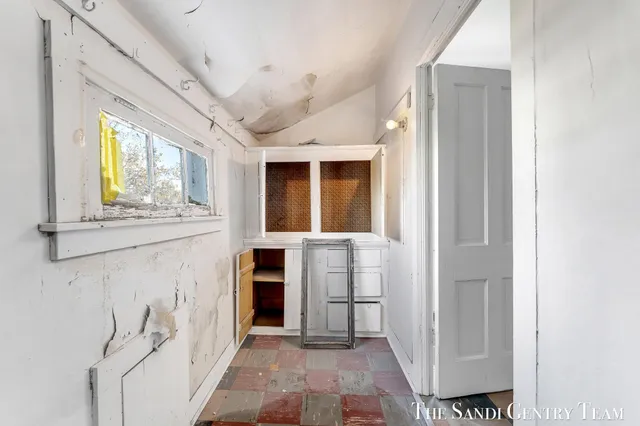 $369,900 | 317 Elliott Avenue, Grand Haven, MI 49417