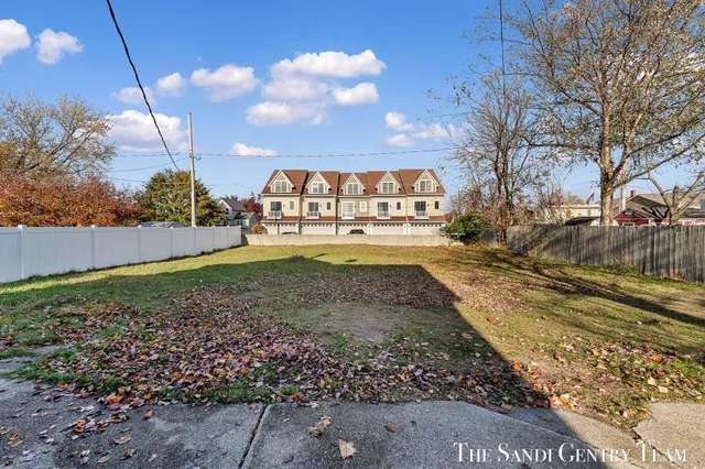 $369,900 | 317 Elliott Avenue, Grand Haven, MI 49417