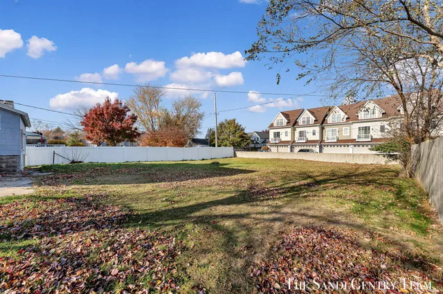 $369,900 | 317 Elliott Avenue, Grand Haven, MI 49417