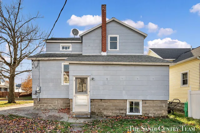 $369,900 | 317 Elliott Avenue, Grand Haven, MI 49417