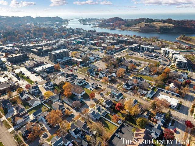 $369,900 | 317 Elliott Avenue, Grand Haven, MI 49417