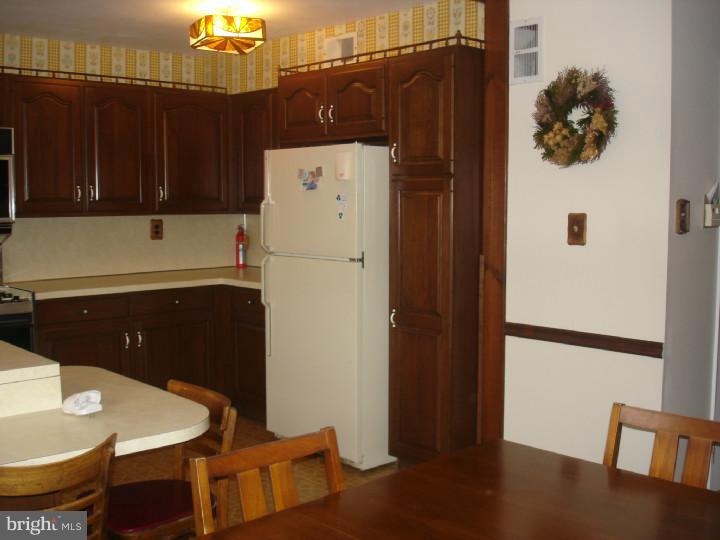 3439 Brookview Road Philadelphia, PA 19154 - Photo 8 of 23 Kitchen
