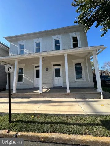 a view of front of house with a yard