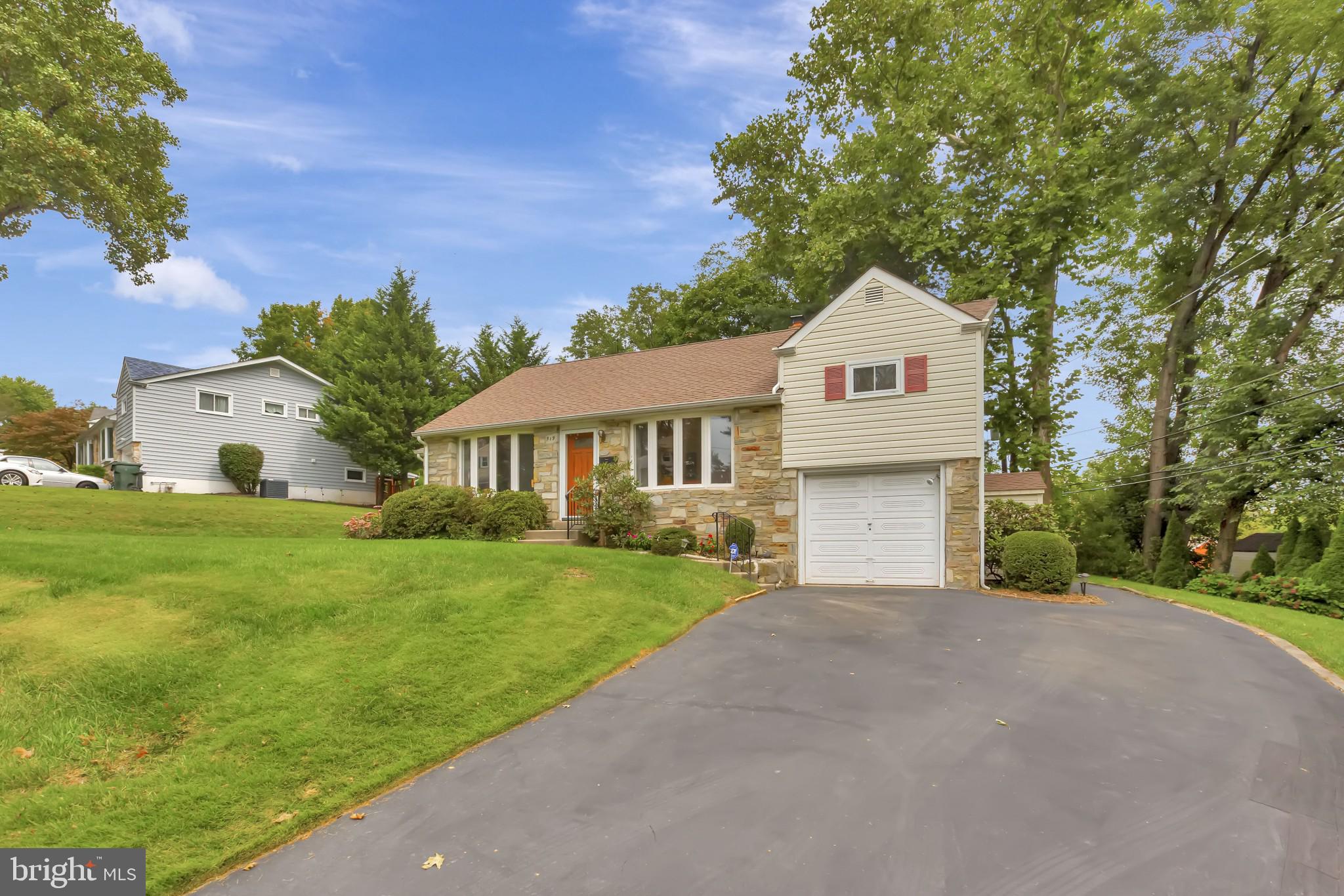 519 Pinetree Road Jenkintown, PA 19046 - Photo 2 of 30 Gallery Image 2