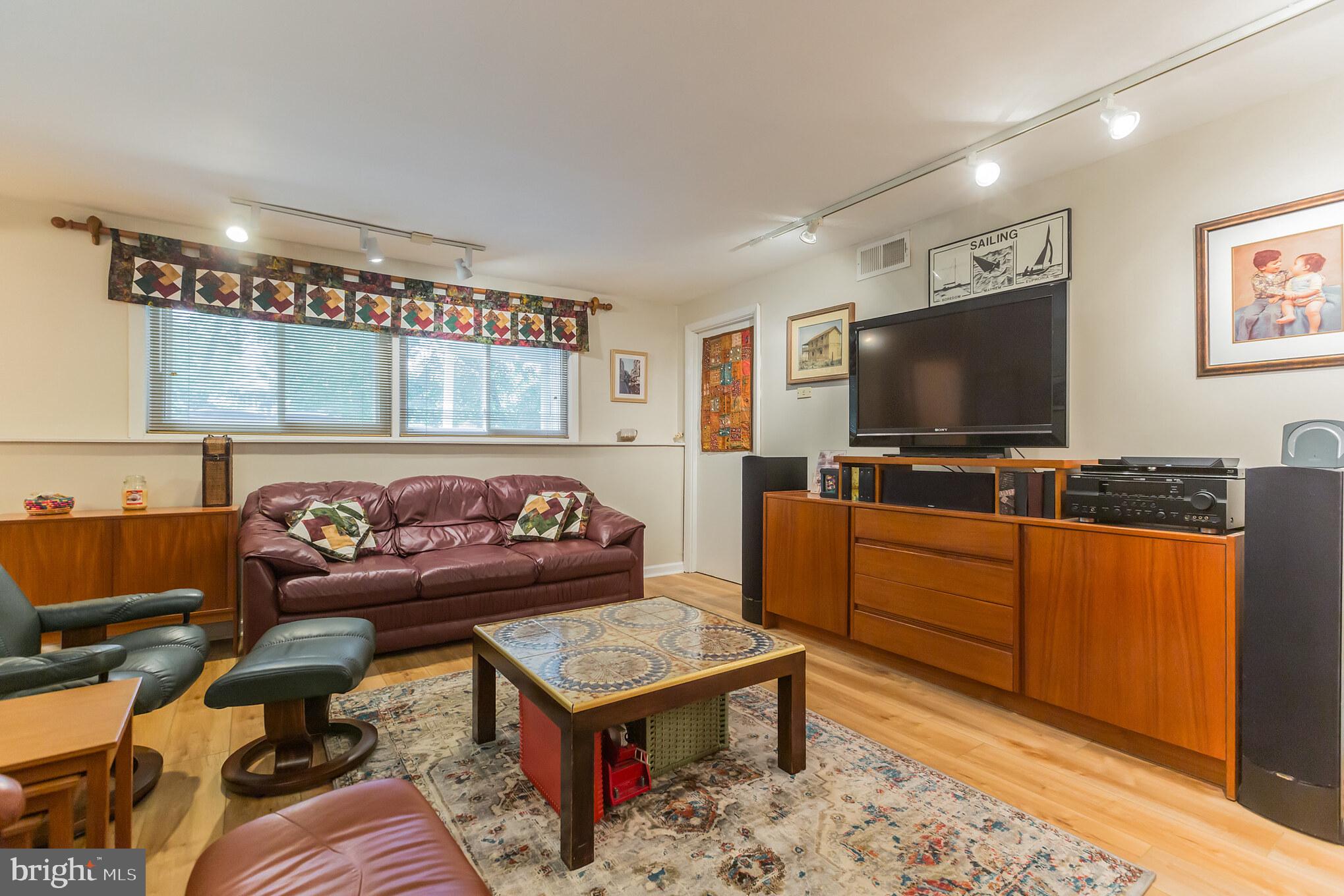 519 Pinetree Road Jenkintown, PA 19046 - Photo 17 of 30 Family room