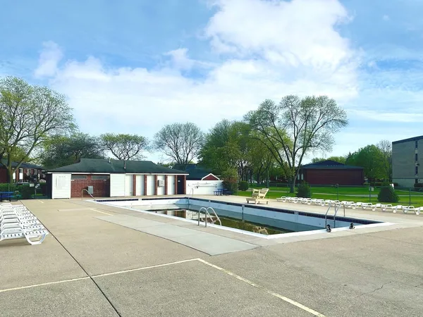 $159,000 | 2431 East Brandenberry Court, Unit 2O, Arlington Heights, IL 60004
