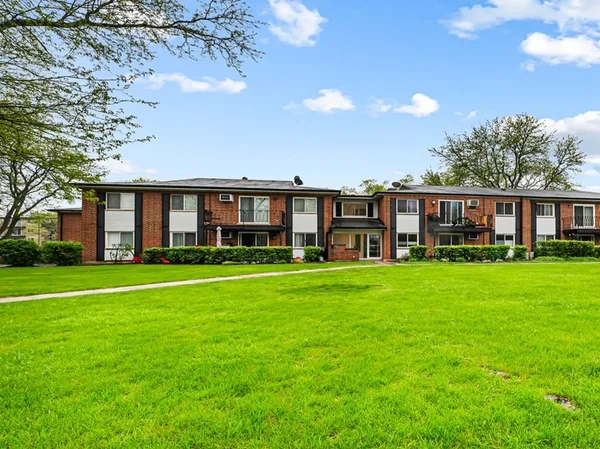$159,000 | 2431 East Brandenberry Court, Unit 2O, Arlington Heights, IL 60004