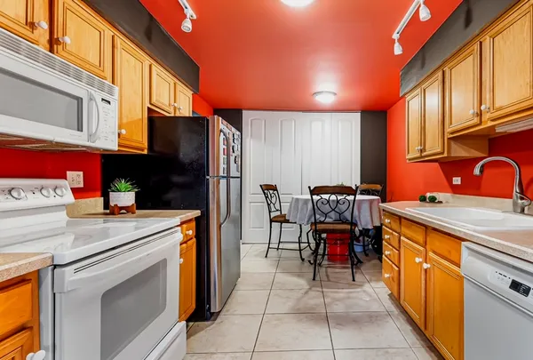 $159,000 | 2431 East Brandenberry Court, Unit 2O, Arlington Heights, IL 60004