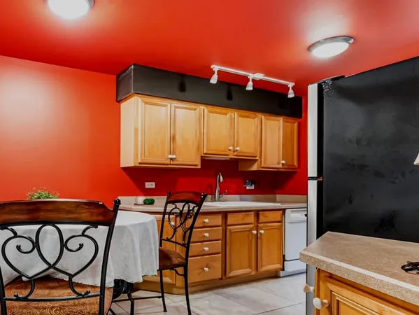 $159,000 | 2431 East Brandenberry Court, Unit 2O, Arlington Heights, IL 60004