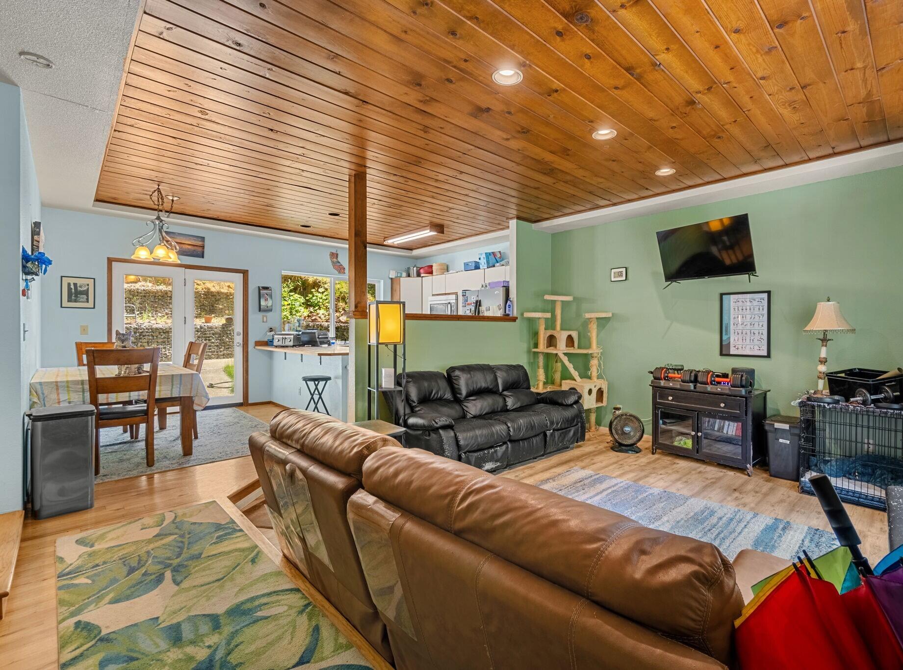 748 Patrick Court Arcata, CA 95521 - Photo 3 of 19 748 Patrick Court - Living Room