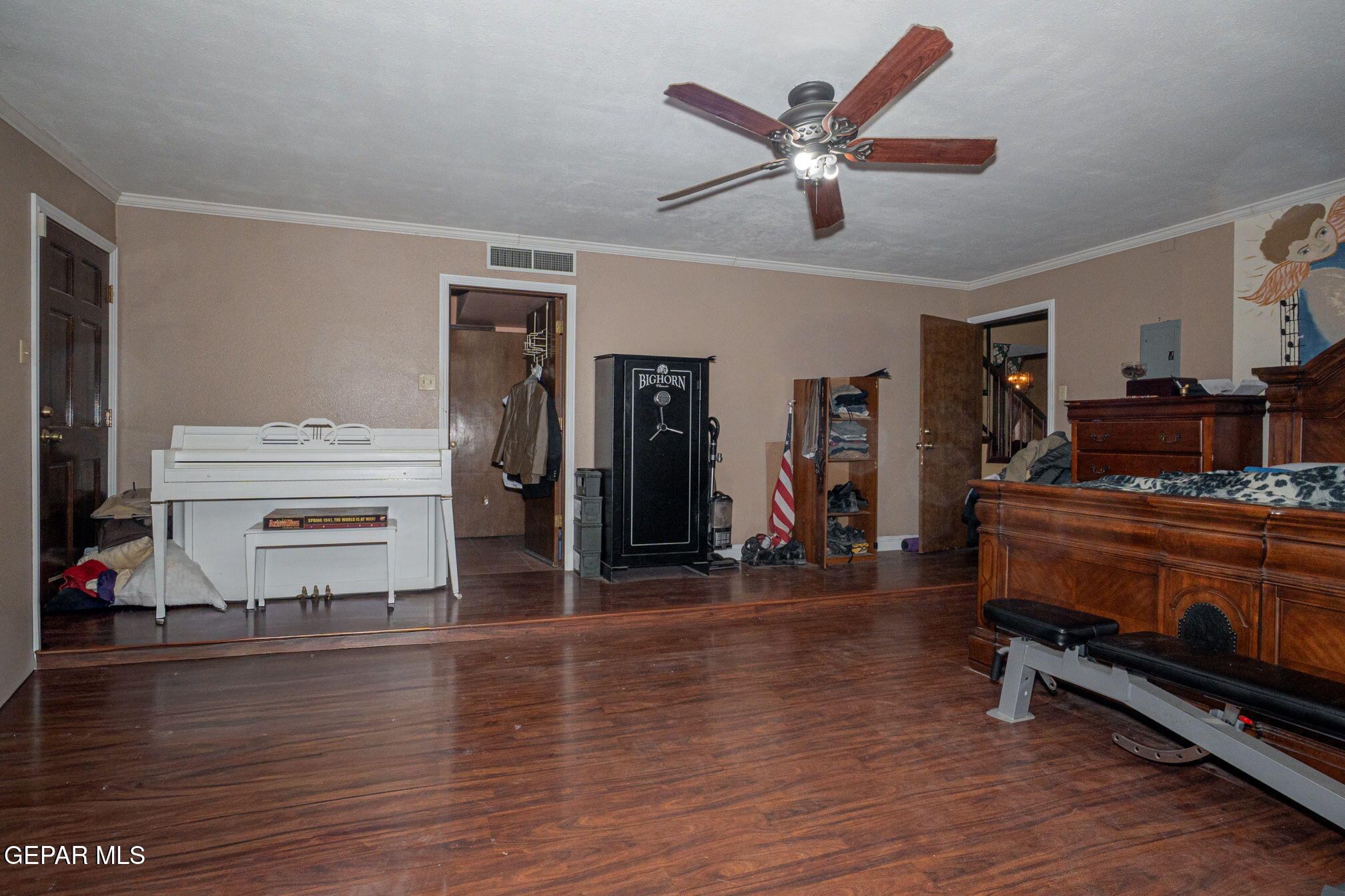4643 R L Shoemaker Drive El Paso, TX 79924 - Photo 8 of 24 a living room with furniture and a wooden floor