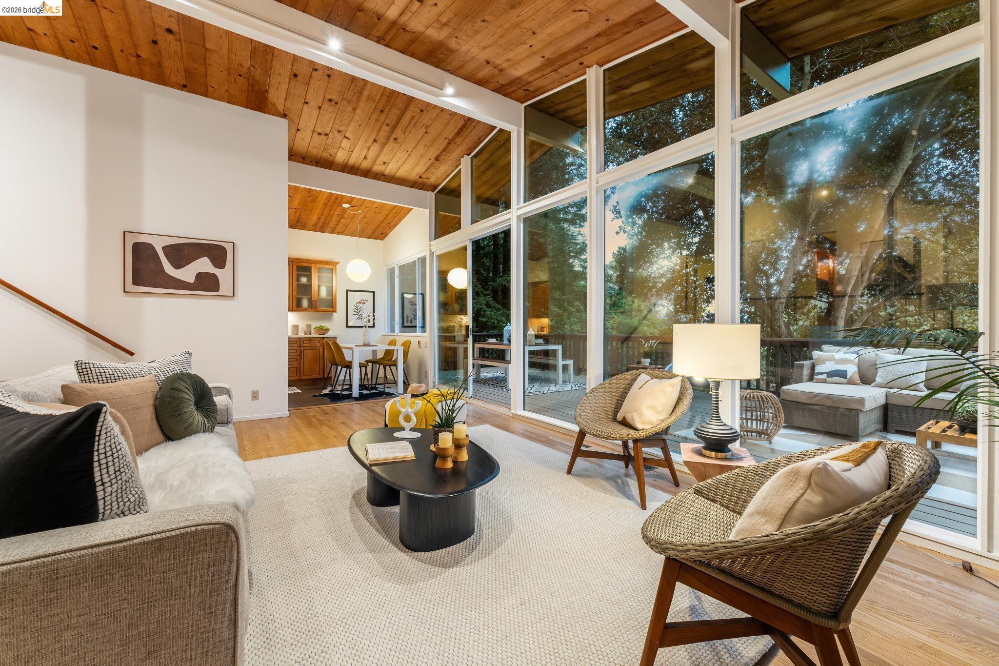 6645 Heather Ridge Way Oakland, CA 94611 - Photo 2 of 61 Living room