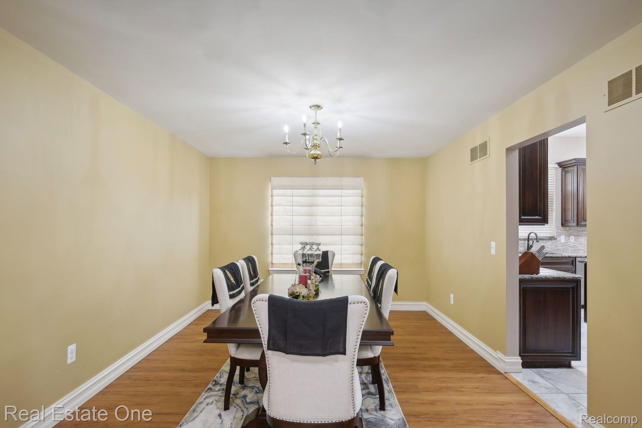 2772 Fox Woods Lane Rochester, MI 48307 - Photo 10 of 46 Gallery Image 10