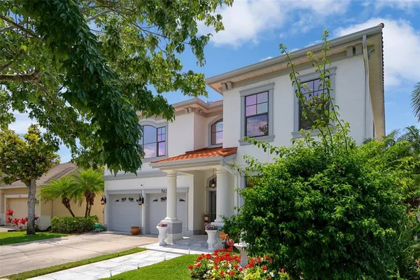 a view of entryway and hall