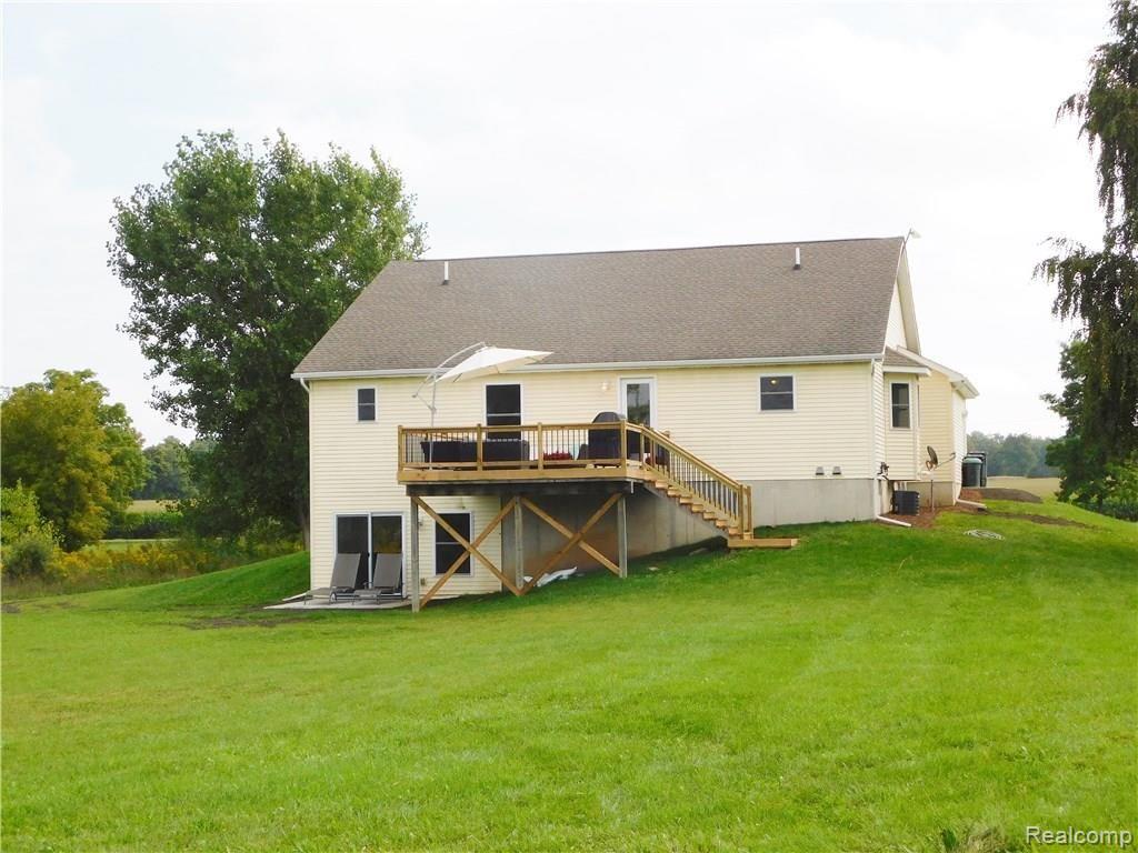 686 Elliott Road Fowlerville, MI 48836 - Photo 2 of 15
