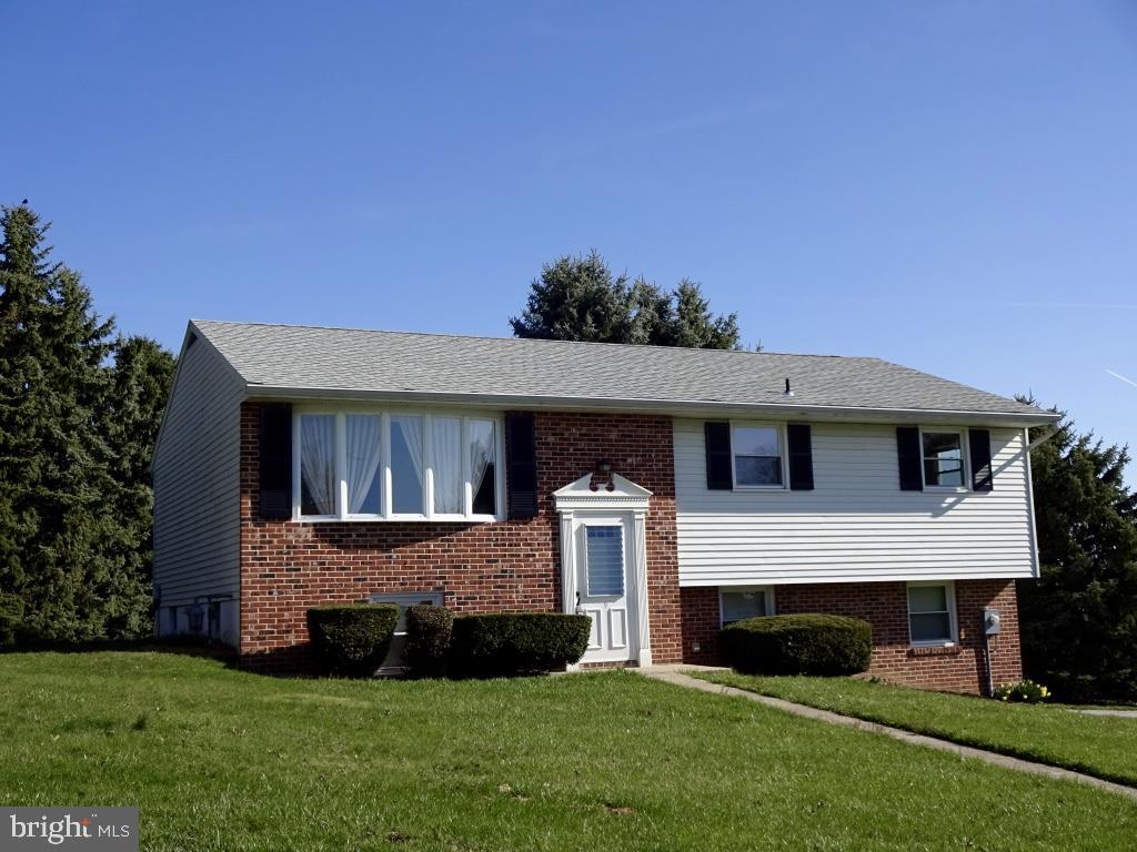 9 Logan Heights Road York, PA 17403 - Photo 2 of 35 Gallery Image 2