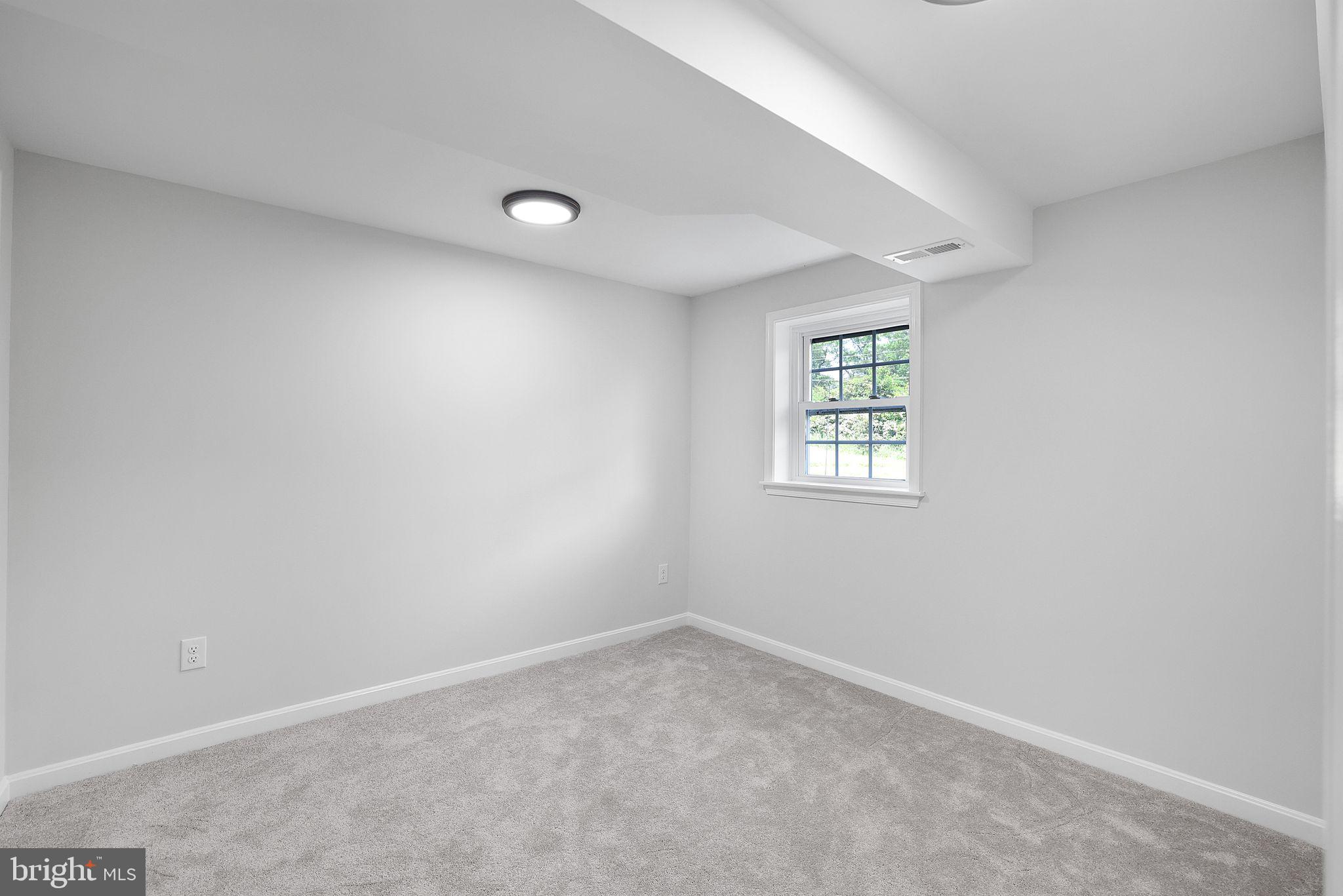 7760 Euclid Way Springfield, VA 22153 - Photo 41 of 50 an empty room with windows