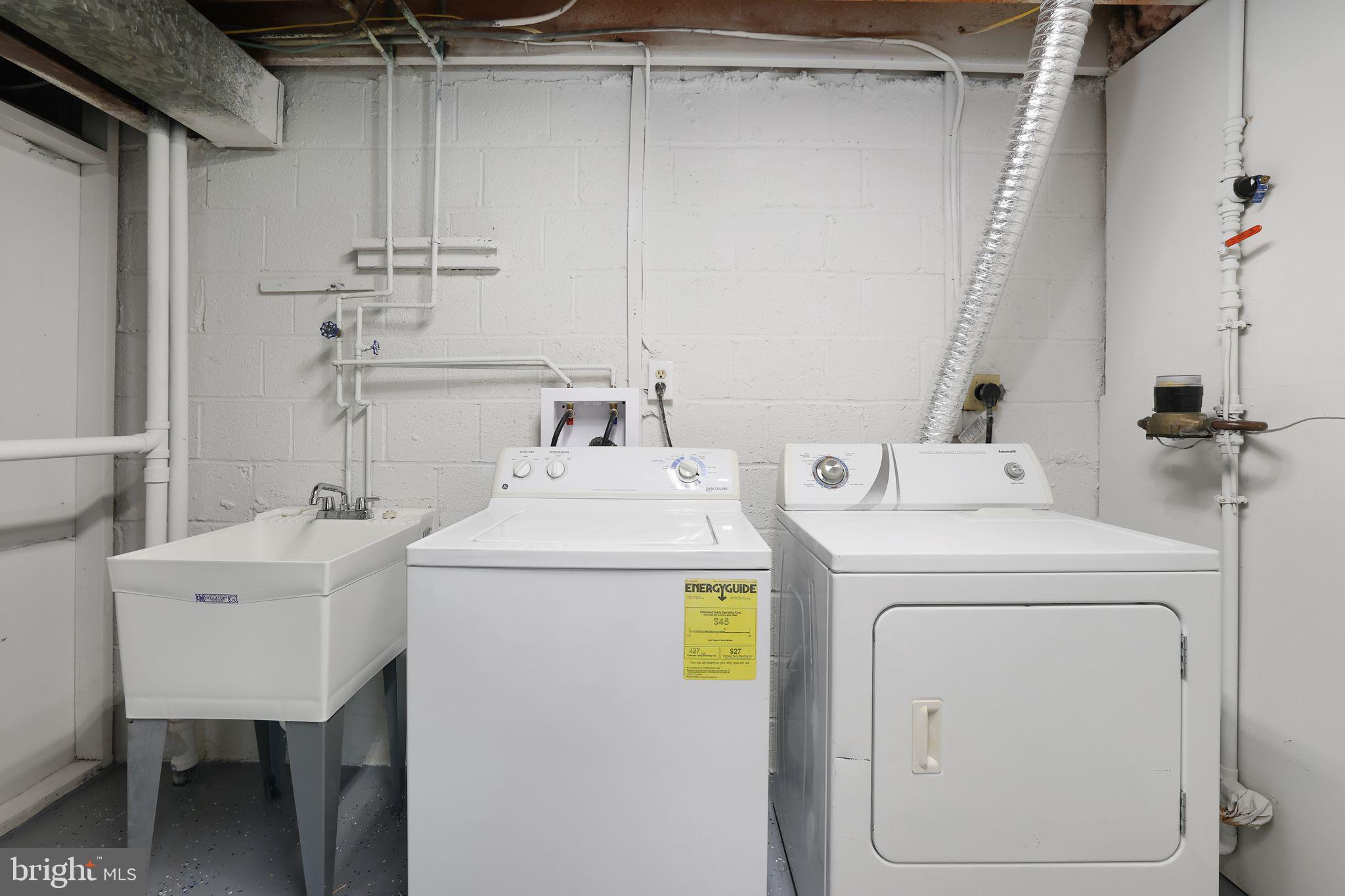 7760 Euclid Way Springfield, VA 22153 - Photo 42 of 50 a utility room with dryer and washer