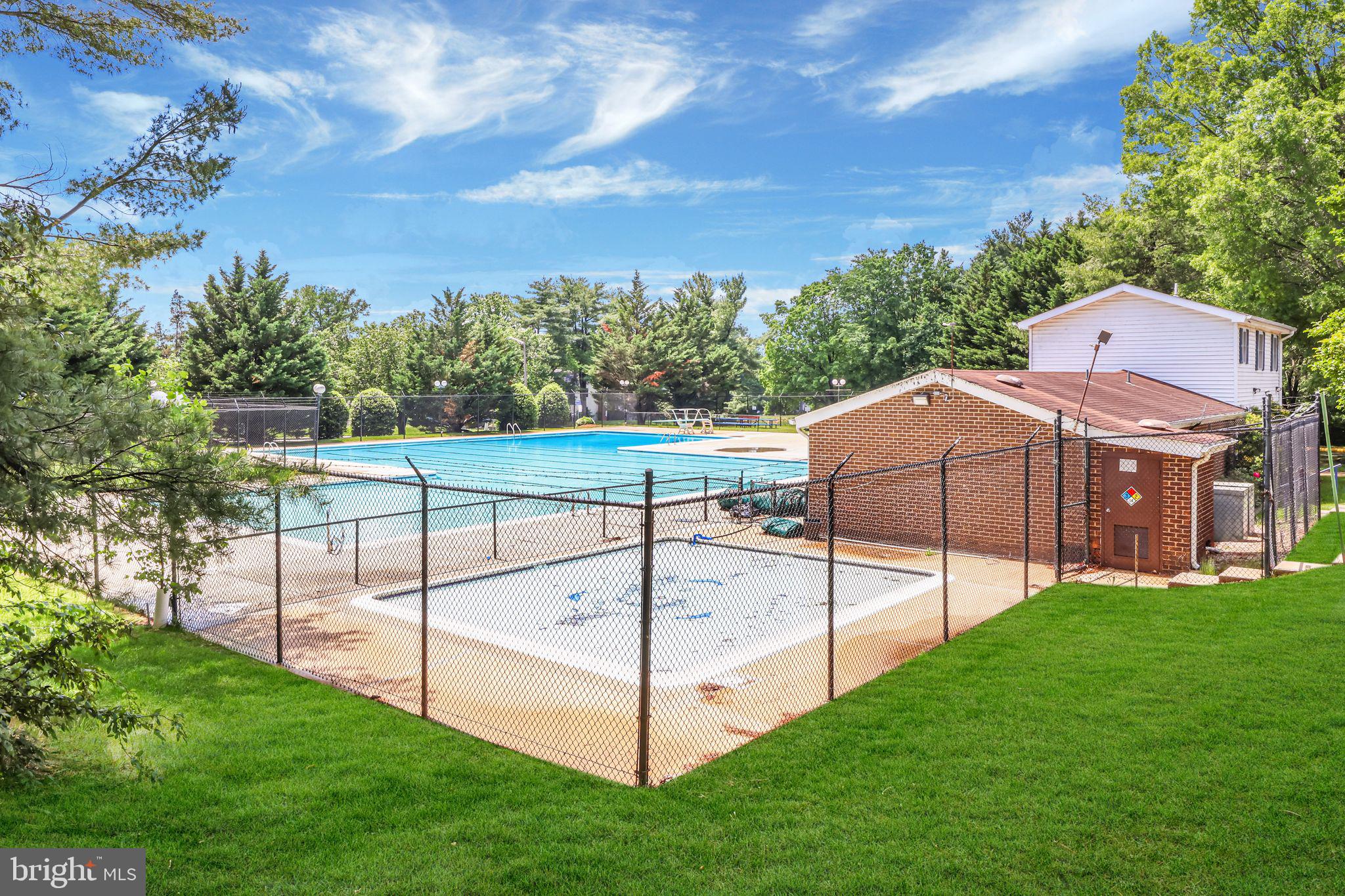 7760 Euclid Way Springfield, VA 22153 - Photo 48 of 50 a view of a outdoor space with a garden